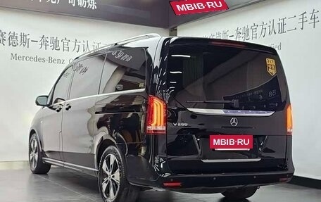 Mercedes-Benz V-Класс, 2022 год, 5 370 000 рублей, 3 фотография