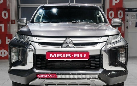 Mitsubishi L200 IV рестайлинг, 2019 год, 2 050 000 рублей, 2 фотография