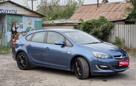 Opel Astra J, 2013 год, 720 000 рублей, 1 фотография