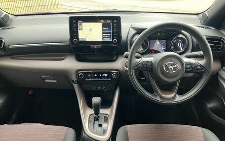 Toyota Yaris, 2023 год, 1 250 777 рублей, 13 фотография