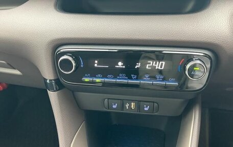 Toyota Yaris, 2023 год, 1 250 777 рублей, 19 фотография