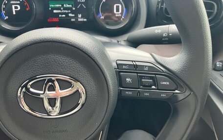 Toyota Yaris, 2023 год, 1 250 777 рублей, 32 фотография