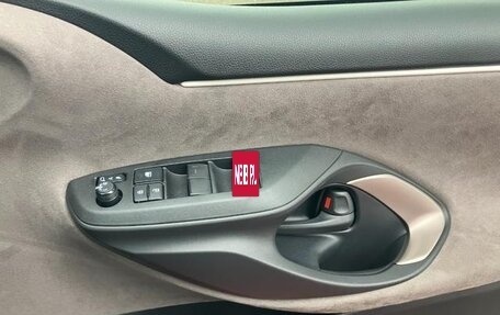 Toyota Yaris, 2023 год, 1 250 777 рублей, 21 фотография