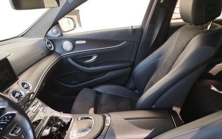 Mercedes-Benz E-Класс, 2020 год, 5 500 000 рублей, 21 фотография