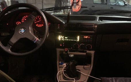 BMW 5 серия, 1989 год, 300 000 рублей, 8 фотография