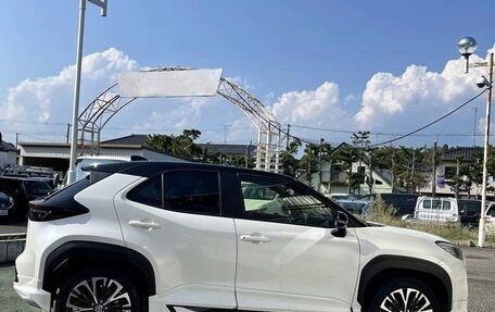 Toyota Yaris Cross, 2021 год, 1 640 000 рублей, 6 фотография