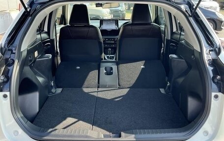 Toyota Yaris Cross, 2021 год, 1 640 000 рублей, 27 фотография