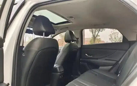 Hyundai Elantra, 2022 год, 1 200 000 рублей, 10 фотография