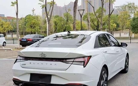 Hyundai Elantra, 2022 год, 1 200 000 рублей, 4 фотография