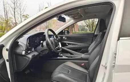 Hyundai Elantra, 2022 год, 1 200 000 рублей, 7 фотография