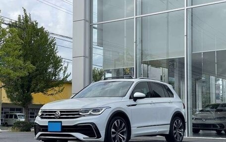 Volkswagen Tiguan II, 2021 год, 1 835 000 рублей, 2 фотография