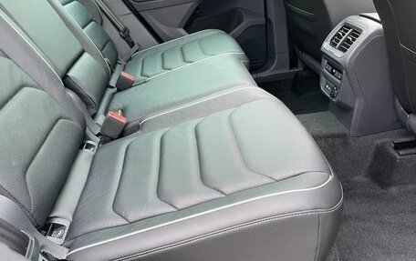 Volkswagen Tiguan II, 2021 год, 1 835 000 рублей, 25 фотография