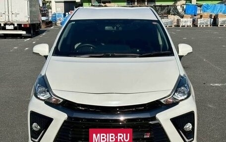Toyota Prius Alpha I (ZVW40/41), 2021 год, 1 870 000 рублей, 3 фотография