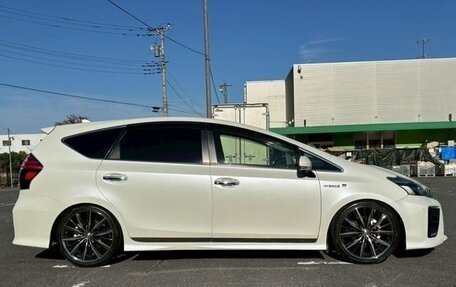 Toyota Prius Alpha I (ZVW40/41), 2021 год, 1 870 000 рублей, 10 фотография