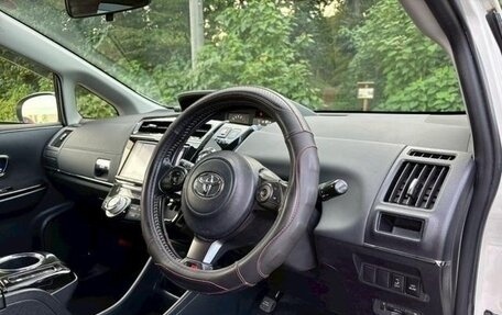 Toyota Prius Alpha I (ZVW40/41), 2021 год, 1 870 000 рублей, 14 фотография