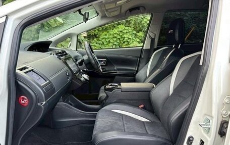 Toyota Prius Alpha I (ZVW40/41), 2021 год, 1 870 000 рублей, 26 фотография