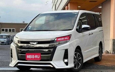 Toyota Noah III, 2021 год, 2 340 000 рублей, 2 фотография
