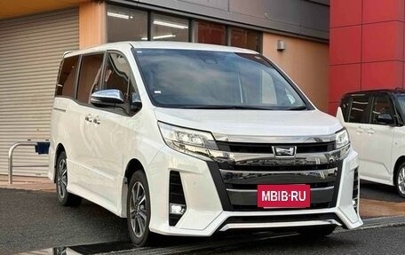 Toyota Noah III, 2021 год, 2 340 000 рублей, 4 фотография