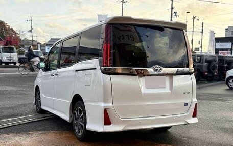 Toyota Noah III, 2021 год, 2 340 000 рублей, 7 фотография