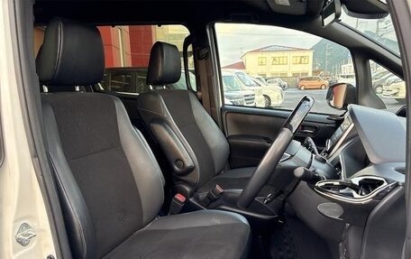 Toyota Noah III, 2021 год, 2 340 000 рублей, 9 фотография