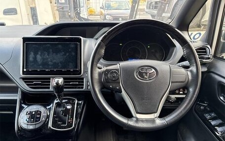 Toyota Noah III, 2021 год, 2 340 000 рублей, 11 фотография