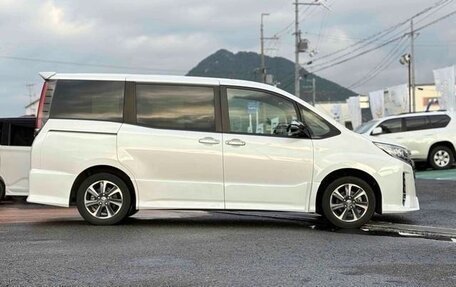 Toyota Noah III, 2021 год, 2 340 000 рублей, 8 фотография