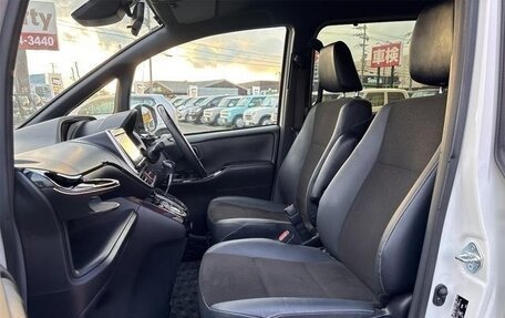 Toyota Noah III, 2021 год, 2 340 000 рублей, 20 фотография