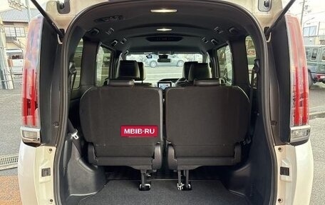 Toyota Noah III, 2021 год, 2 340 000 рублей, 32 фотография