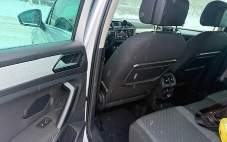 Volkswagen Tiguan II, 2019 год, 2 330 000 рублей, 13 фотография