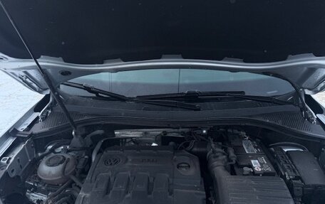 Volkswagen Tiguan II, 2019 год, 2 330 000 рублей, 14 фотография