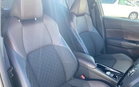 Toyota C-HR I рестайлинг, 2019 год, 1 620 000 рублей, 11 фотография