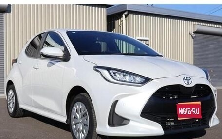 Toyota Yaris, 2023 год, 1 360 000 рублей, 1 фотография