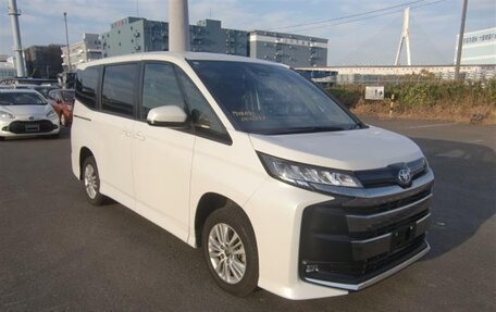 Toyota Noah, 2024 год, 3 950 000 рублей, 3 фотография