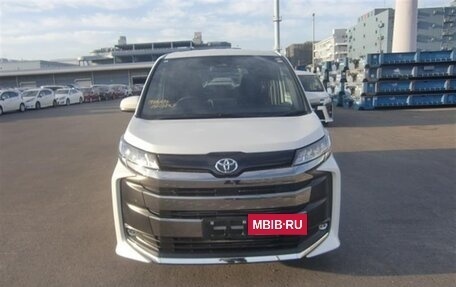 Toyota Noah, 2024 год, 3 950 000 рублей, 2 фотография