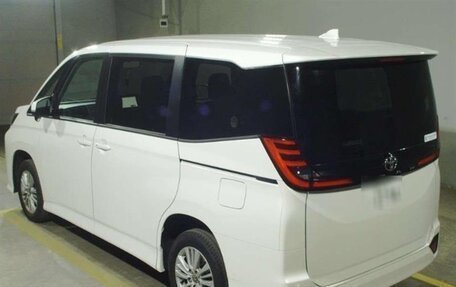 Toyota Noah, 2024 год, 3 950 000 рублей, 12 фотография