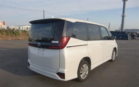 Toyota Noah, 2024 год, 3 950 000 рублей, 5 фотография