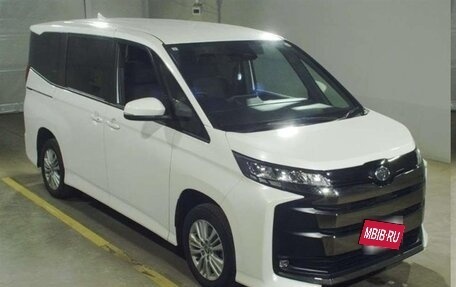 Toyota Noah, 2024 год, 3 950 000 рублей, 11 фотография