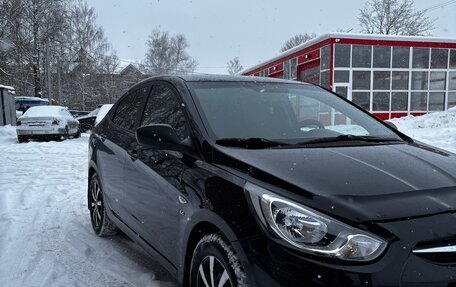 Hyundai Solaris II рестайлинг, 2011 год, 680 000 рублей, 3 фотография