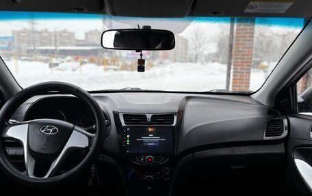 Hyundai Solaris II рестайлинг, 2011 год, 680 000 рублей, 10 фотография