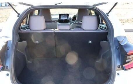 Toyota Yaris, 2023 год, 1 360 000 рублей, 6 фотография