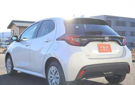 Toyota Yaris, 2023 год, 1 360 000 рублей, 5 фотография