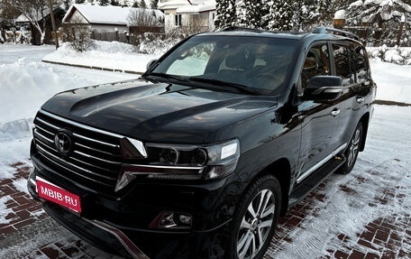 Toyota Land Cruiser 200, 2017 год, 5 950 000 рублей, 1 фотография