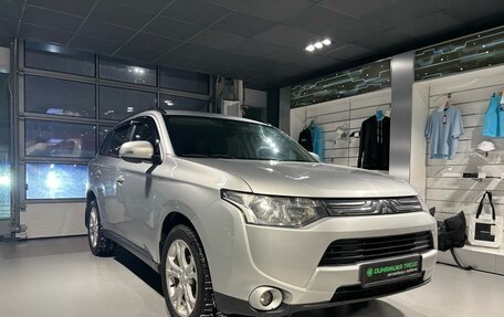 Mitsubishi Outlander III рестайлинг 3, 2013 год, 1 350 000 рублей, 2 фотография