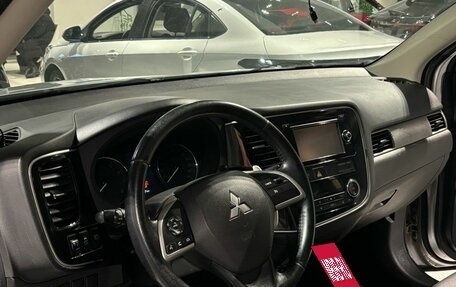 Mitsubishi Outlander III рестайлинг 3, 2013 год, 1 350 000 рублей, 9 фотография