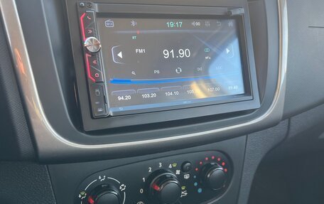 Renault Sandero II рестайлинг, 2015 год, 1 000 000 рублей, 17 фотография