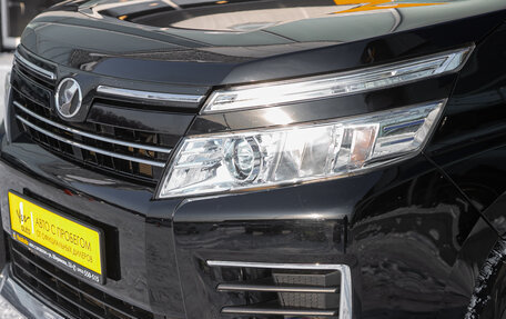 Toyota Voxy III, 2015 год, 1 898 000 рублей, 3 фотография