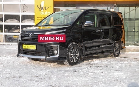 Toyota Voxy III, 2015 год, 1 898 000 рублей, 2 фотография