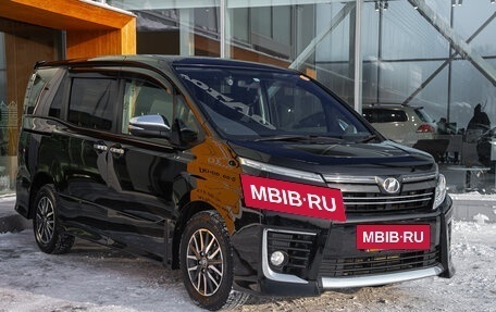 Toyota Voxy III, 2015 год, 1 898 000 рублей, 5 фотография