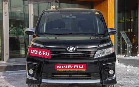 Toyota Voxy III, 2015 год, 1 898 000 рублей, 4 фотография