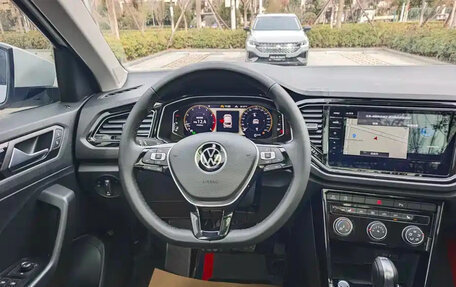 Volkswagen T-Roc I, 2021 год, 1 300 000 рублей, 13 фотография